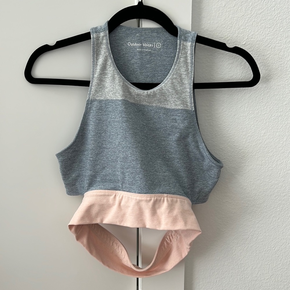 Outdoor Voices tri tone slash back crop